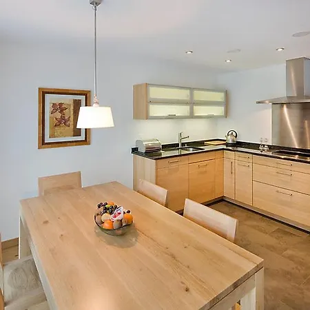 Sleeps 4 Pool Wifi T031621